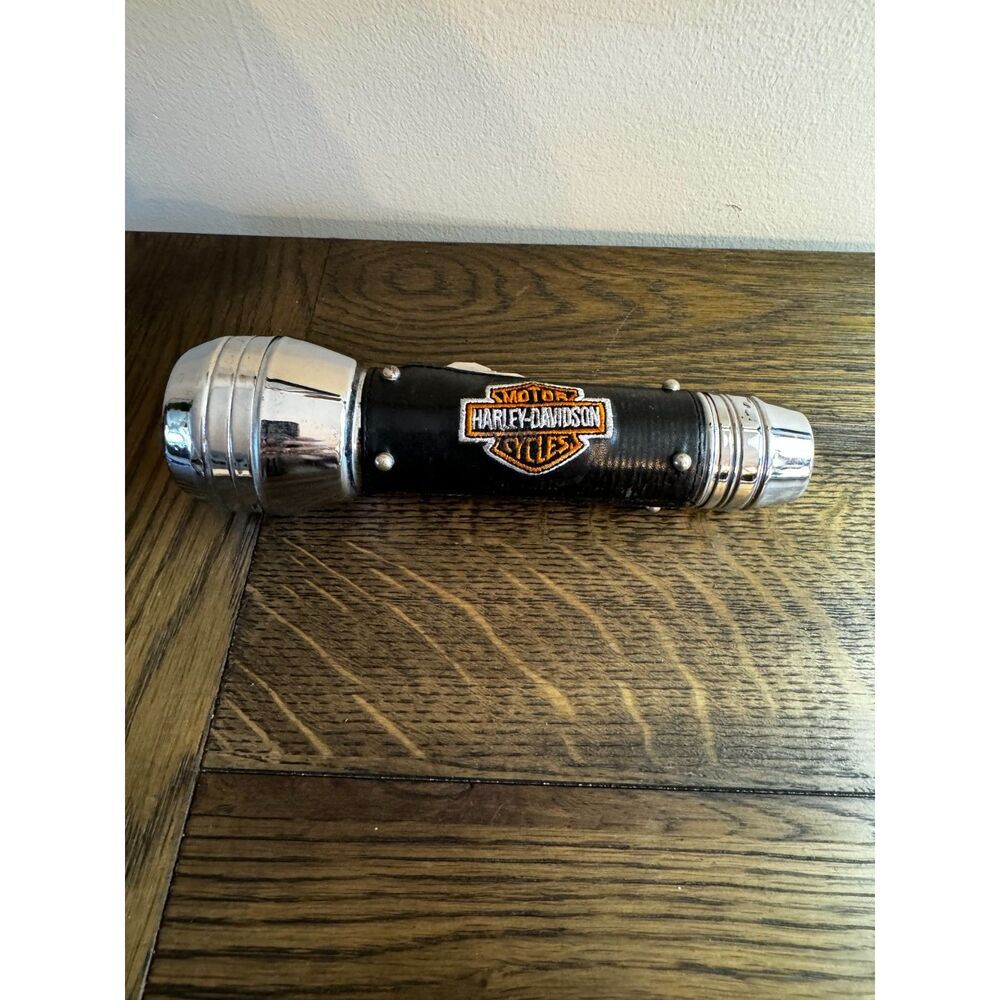 Vintage Harley Davidson flashlight; working condition leather Harley grip